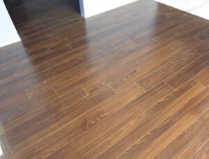 Cách vệ sinh sàn gỗ công nghiệp