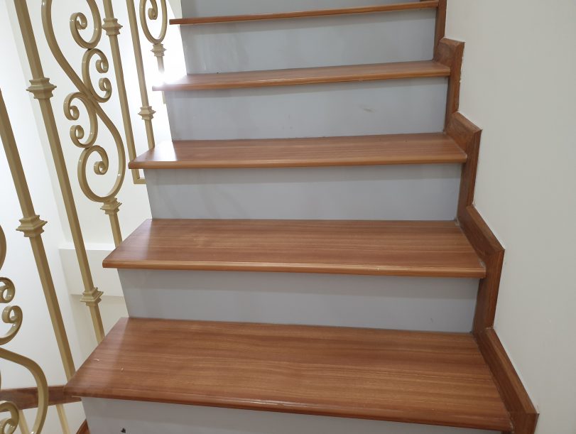 Cách thi công bậc cầu thang nhựa giả gỗ