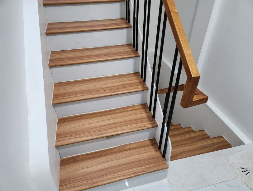 báo giá mặt bậc cầu thang nhựa giả gỗ