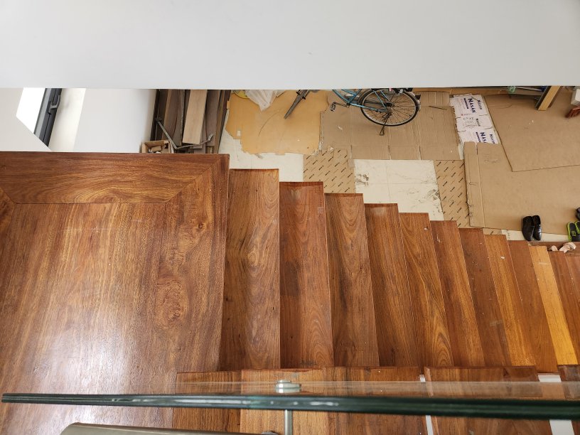 mặt bậc cầu thang nhựa giả gỗ có bền không
